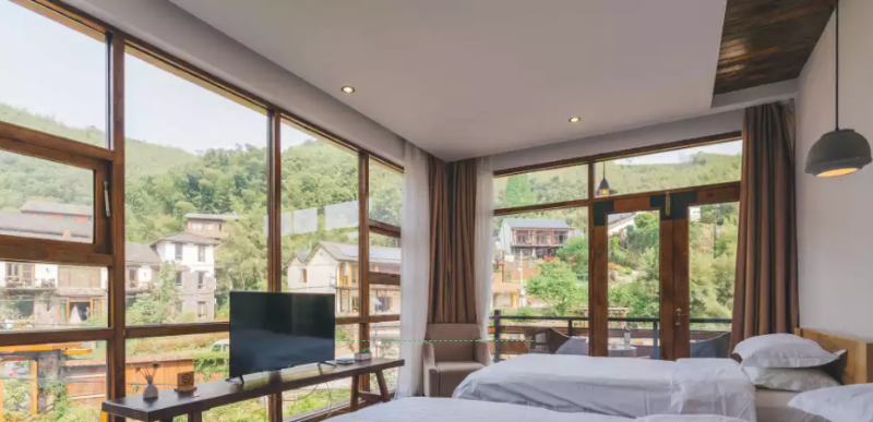 想知道鋁木復(fù)合門窗和鋁包木門窗哪款更適合你嗎？