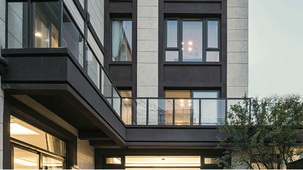 嚴(yán)嚴(yán)冬日里選擇保暖的鋁木復(fù)合門窗有多重要？