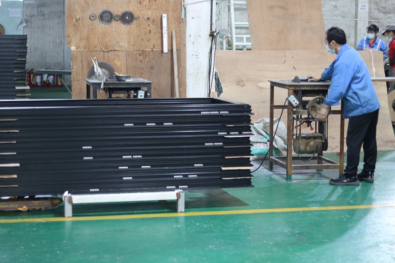 樓上樓門(mén)窗-高端工程門(mén)窗定制廠家