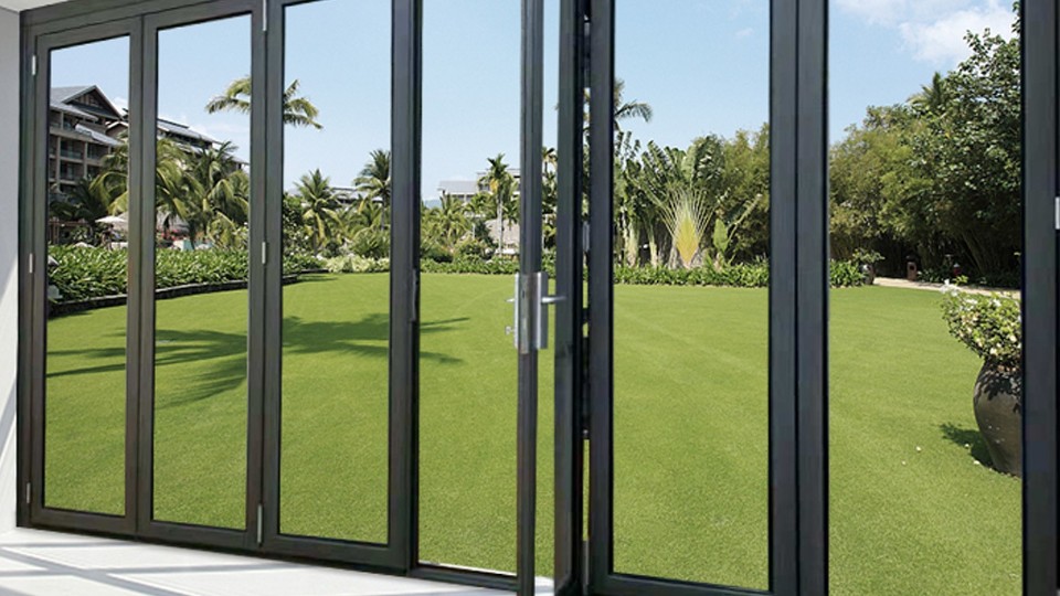 鋁合金門窗滑撐到底有多重要？樓上樓高端門窗這樣說(shuō)…